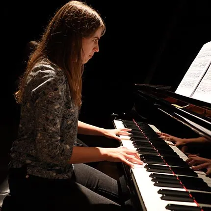 Maria Isabel Mendonça — piano